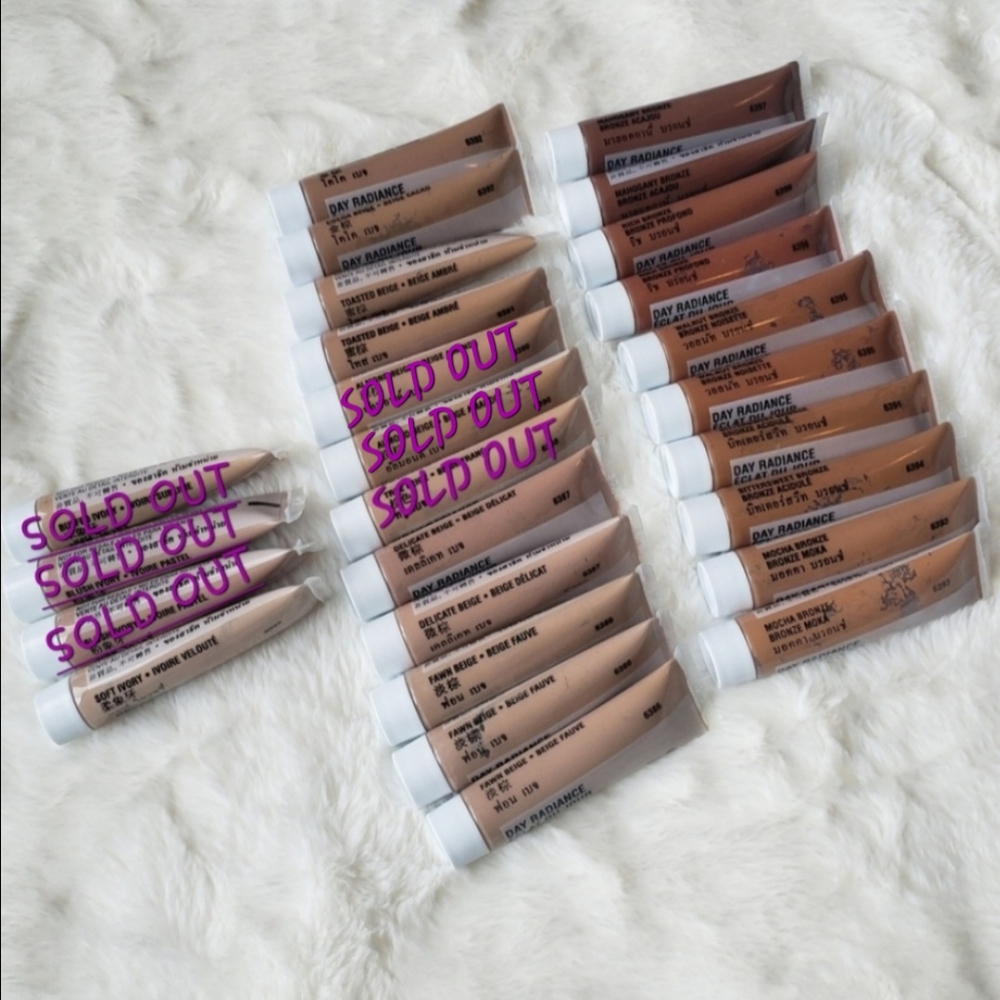 🆕️MK- Day Radiance Foundation Formula 2 - Picture 2 of 10